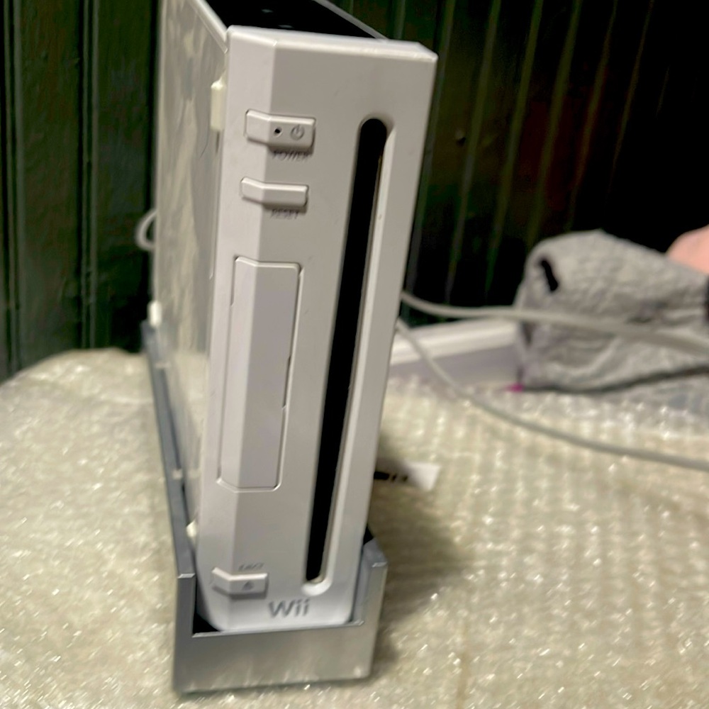 Nintendo Wii gaming system lots of games/ controllers/ && Wii balance board!!